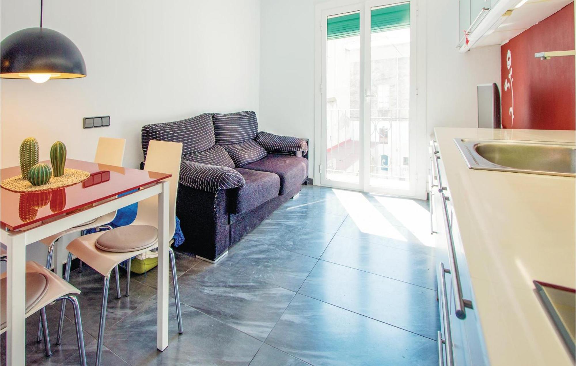 2 Bedroom Cozy Apartment In Blanes Εξωτερικό φωτογραφία